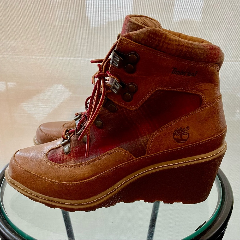NWOT Timberland Women's Brown and Red Lace-Up Wedge Boots